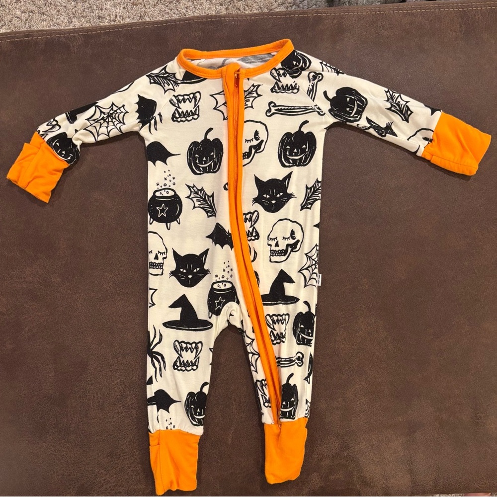 Little Sleepies Halloween. Newborn.